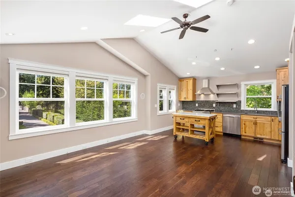 $3,950 | 17730 164th Avenue Northeast, Woodinville, WA 98072