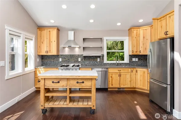 $3,950 | 17730 164th Avenue Northeast, Woodinville, WA 98072