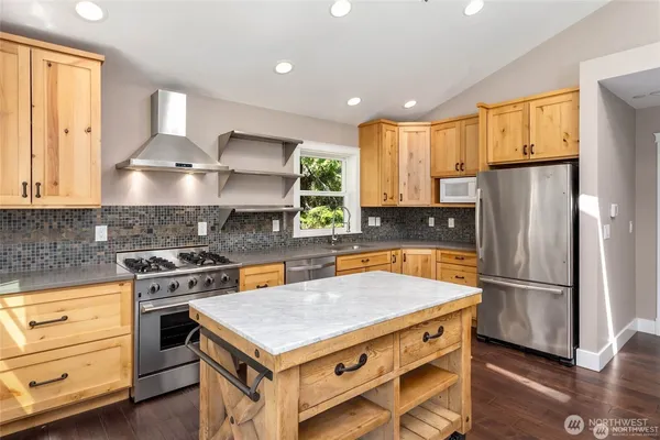 $3,950 | 17730 164th Avenue Northeast, Woodinville, WA 98072