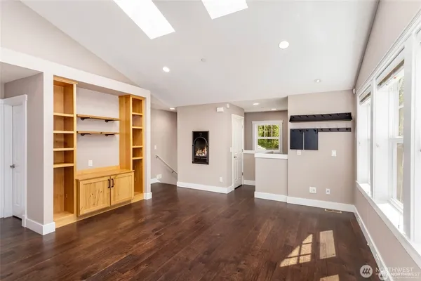 $3,950 | 17730 164th Avenue Northeast, Woodinville, WA 98072