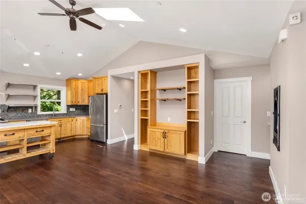 $3,950 | 17730 164th Avenue Northeast, Woodinville, WA 98072