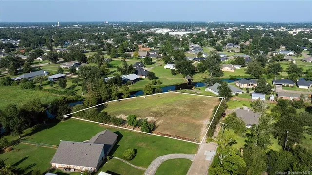 $284,900 | 624 Cricket Street, Lake Charles, LA 70605