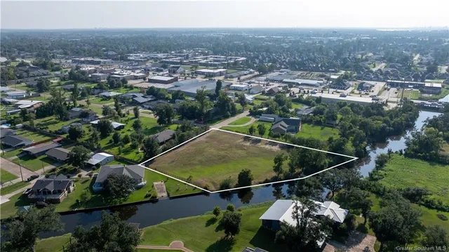 $284,900 | 624 Cricket Street, Lake Charles, LA 70605