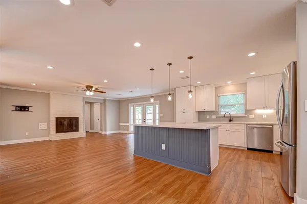 $3,000 | 10138 Hazelhurst Drive, Houston, TX 77043