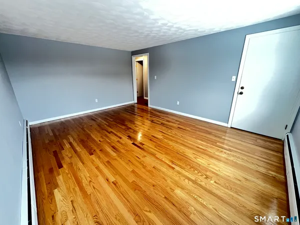 $1,900 | 41 Kim Drive, Unit 1, New Britain, CT 06053