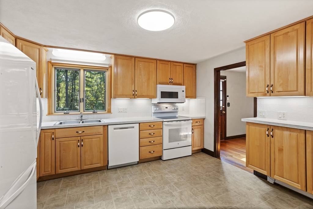 15 Reeves Road Bedford, MA 01730 - Photo 10 of 42 Gallery Image 10