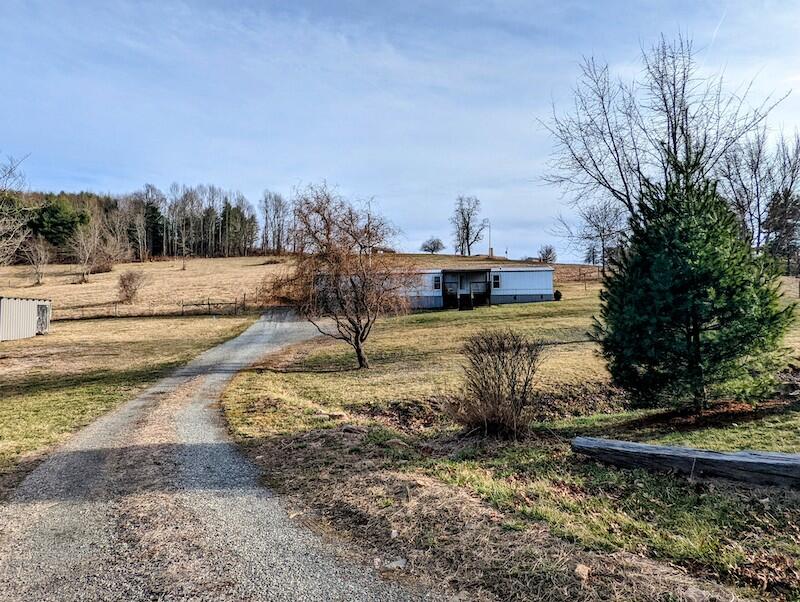 700 Gardner Road Northwest Willis, VA 24380 - Photo 3 of 32 1 (9)