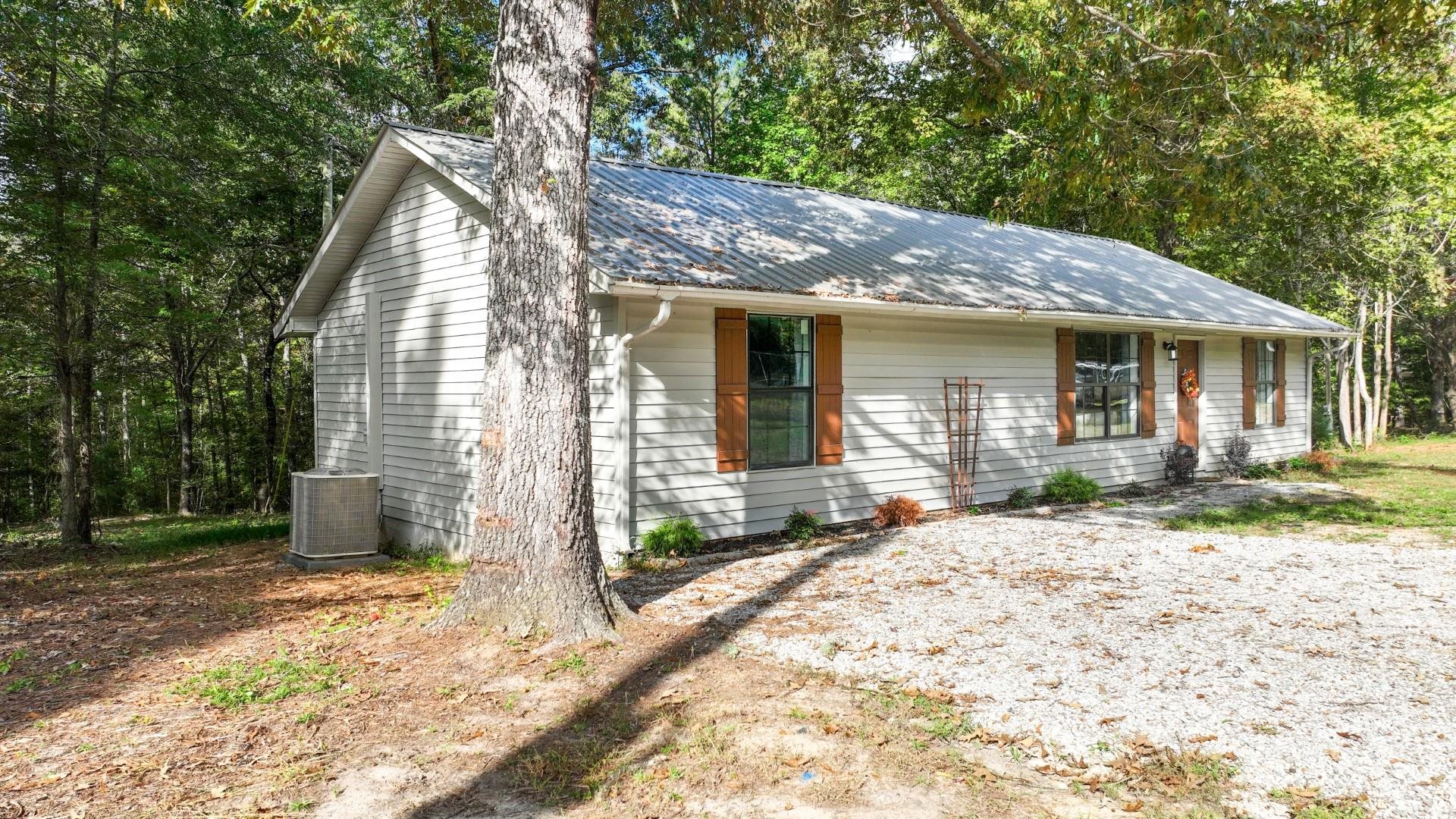 52 Cr 341 Road Iuka, MS 38852 - Photo 25 of 28 a view of a house with backyard and sitting area