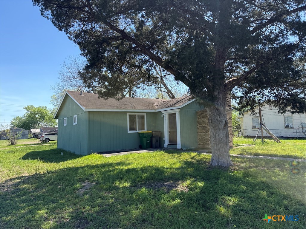 2411 Mumphord Street Victoria, TX 77901 - Photo 13 of 17 a front view of a house with yard and green space