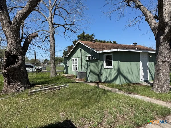 $139,900 | 2411 Mumphord Street, Victoria, TX 77901