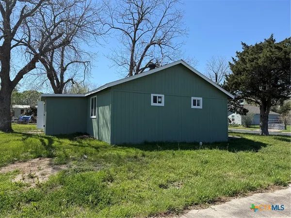 $139,900 | 2411 Mumphord Street, Victoria, TX 77901