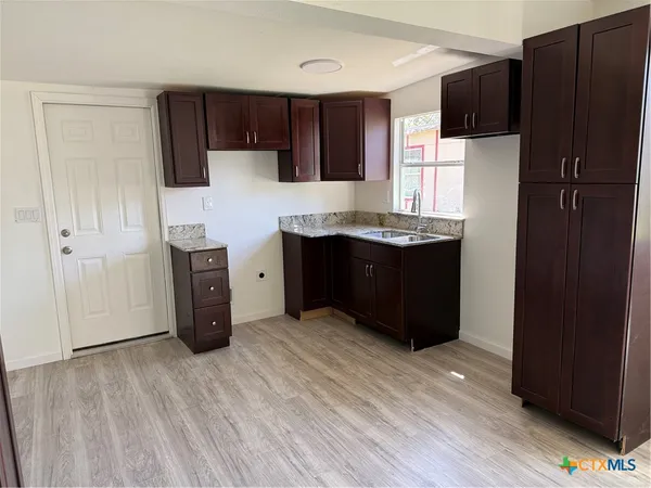 $139,900 | 2411 Mumphord Street, Victoria, TX 77901