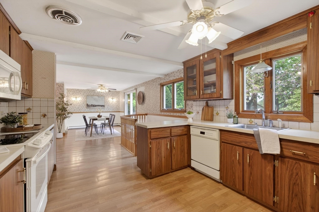 18 Williams Road Lynnfield, MA 01940 - Photo 11 of 40