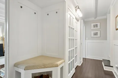 a view of an entryway with workspace