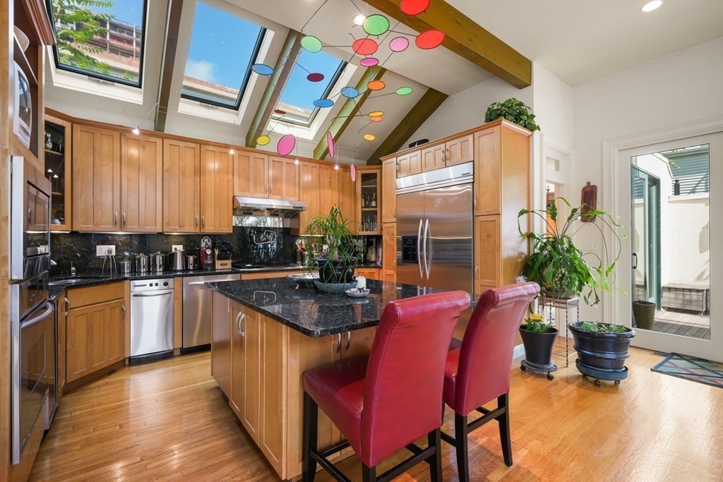 36 Lopez Avenue Cambridge, MA 02141 - Photo 3 of 42