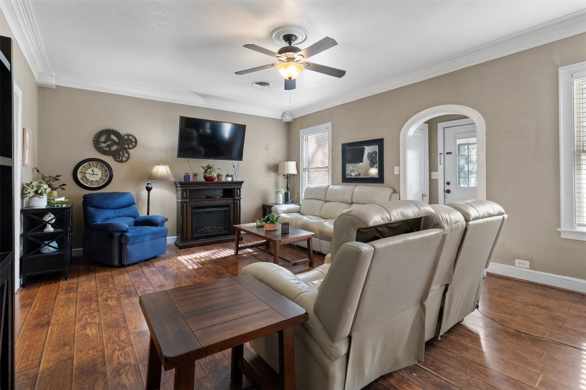 205 Jephson Street Alvin, TX 77511 - Photo 19 of 40 a living room with furniture fireplace and a flat screen tv