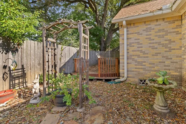 a view of a pathway of a house