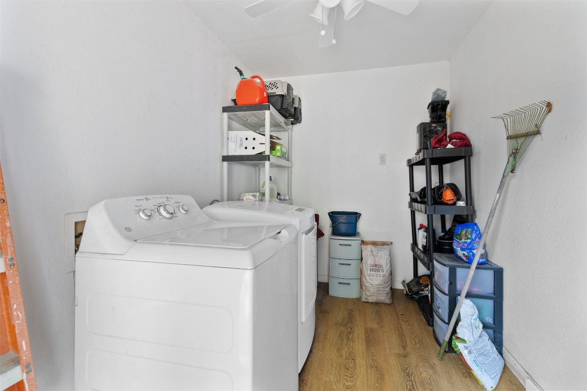 205 Jephson Street Alvin, TX 77511 - Photo 26 of 40 a utility room with dryer and washer