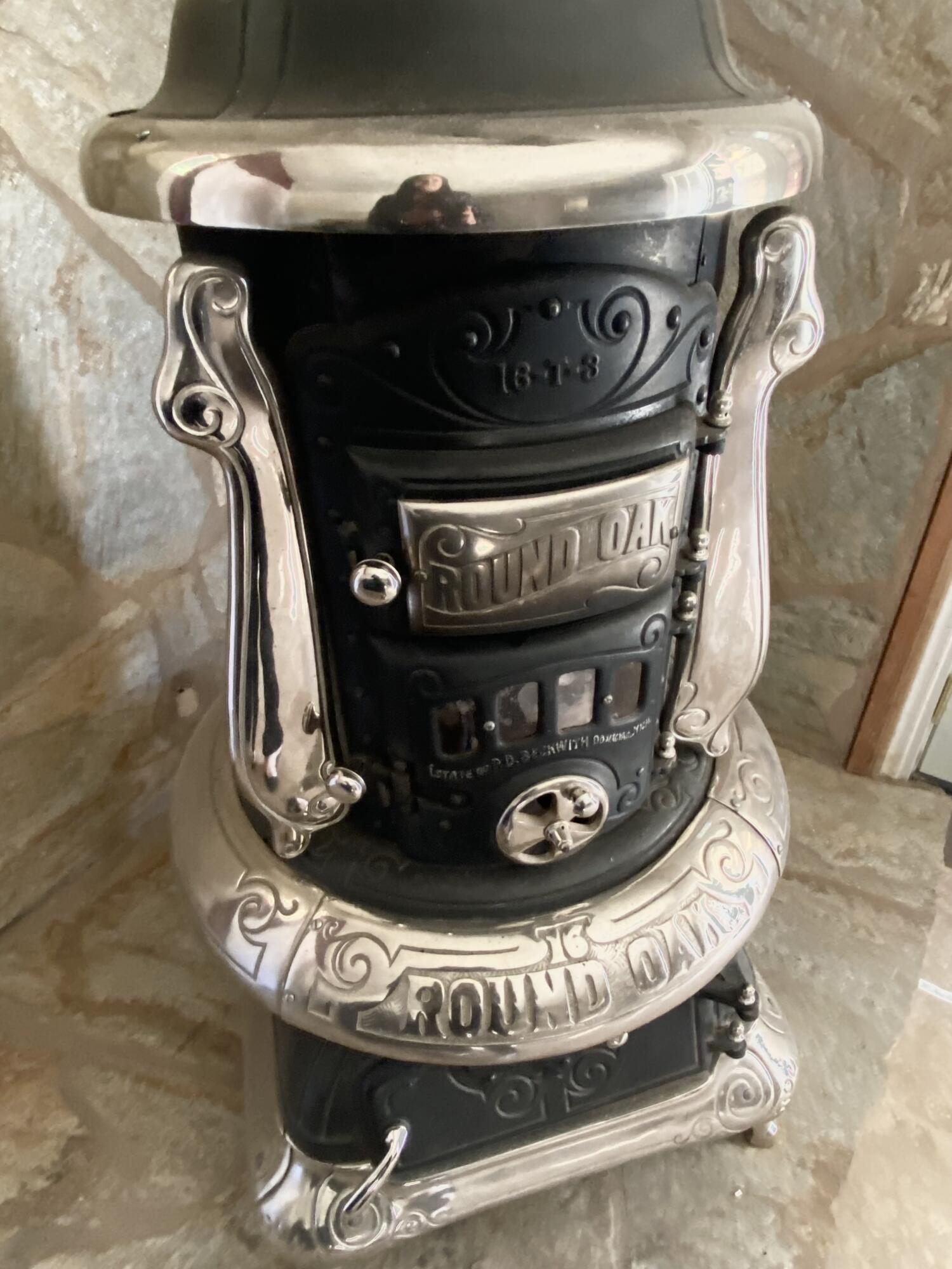 6784 Outpost Road Joshua Tree, CA 92252 - Photo 5 of 22 a bathroom with a stove