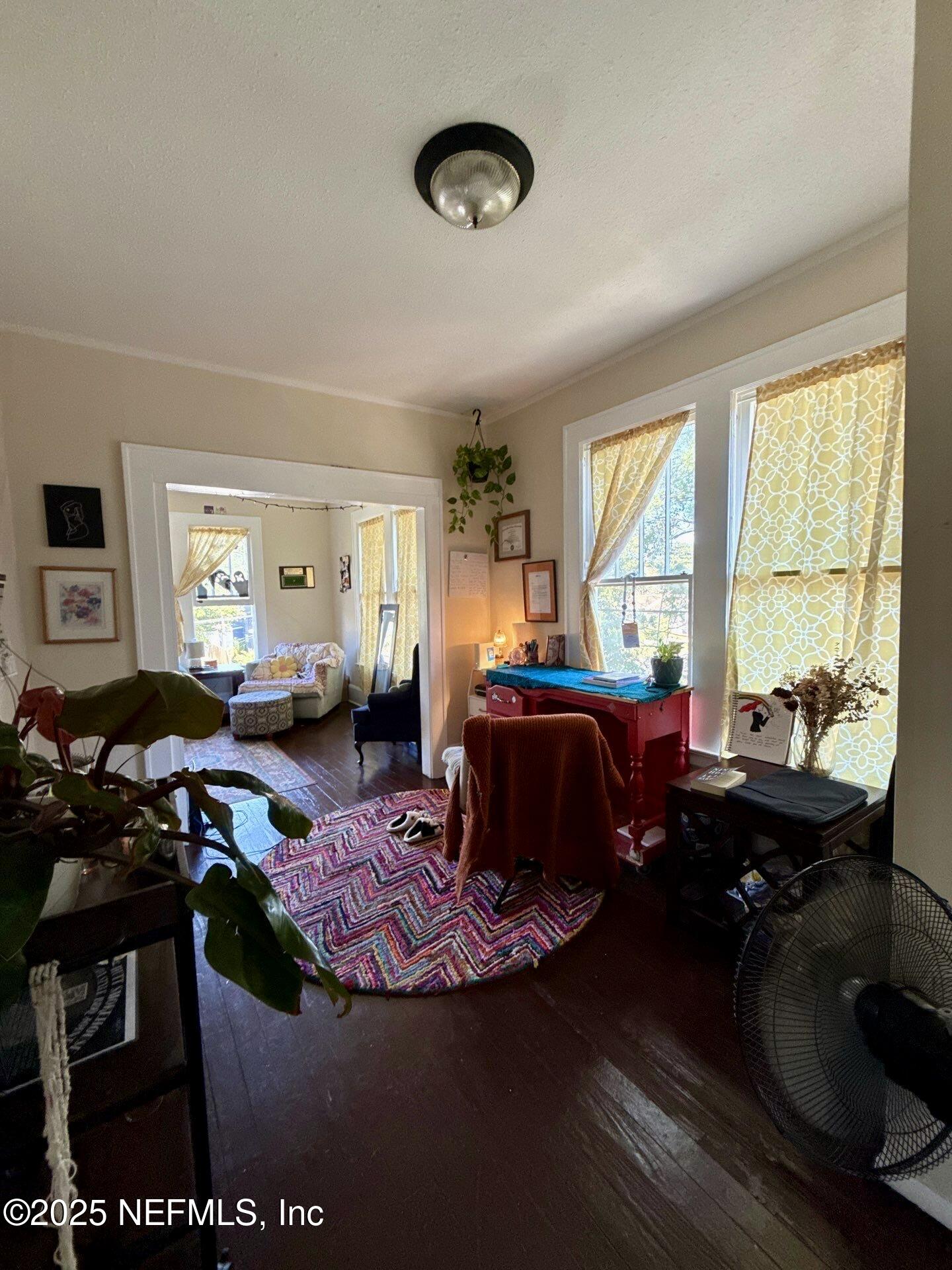 2850 Post Street Jacksonville, FL 32205 - Photo 10 of 20 a living room with furniture and a window