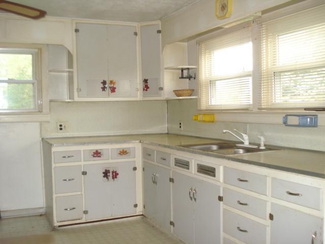 5146 Fletcher Chapel Road Springfield, OH 45502 - Photo 4 of 10