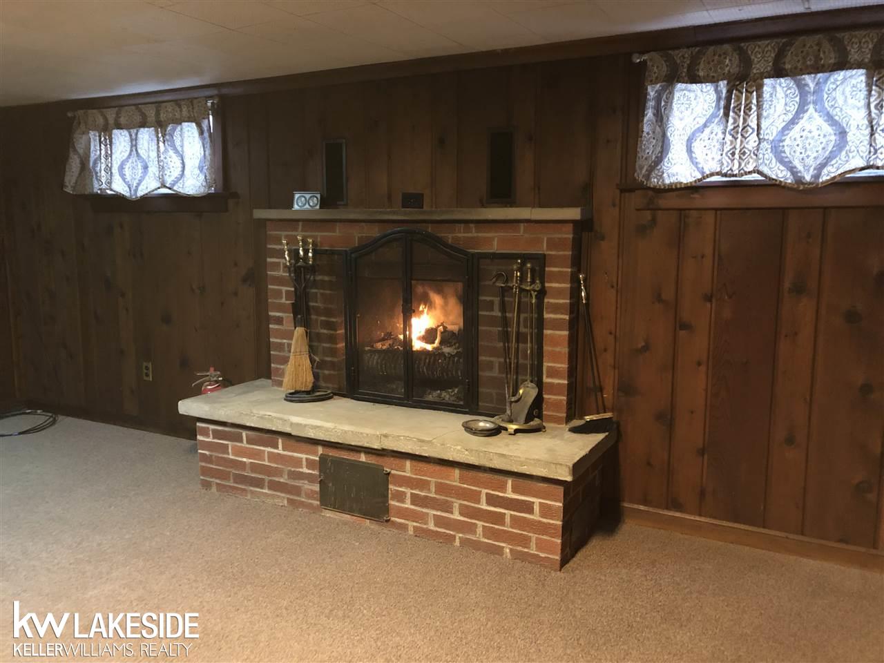 3415 West Auburn Road Rochester, MI 48309 - Photo 13 of 17 Family room w fireplace