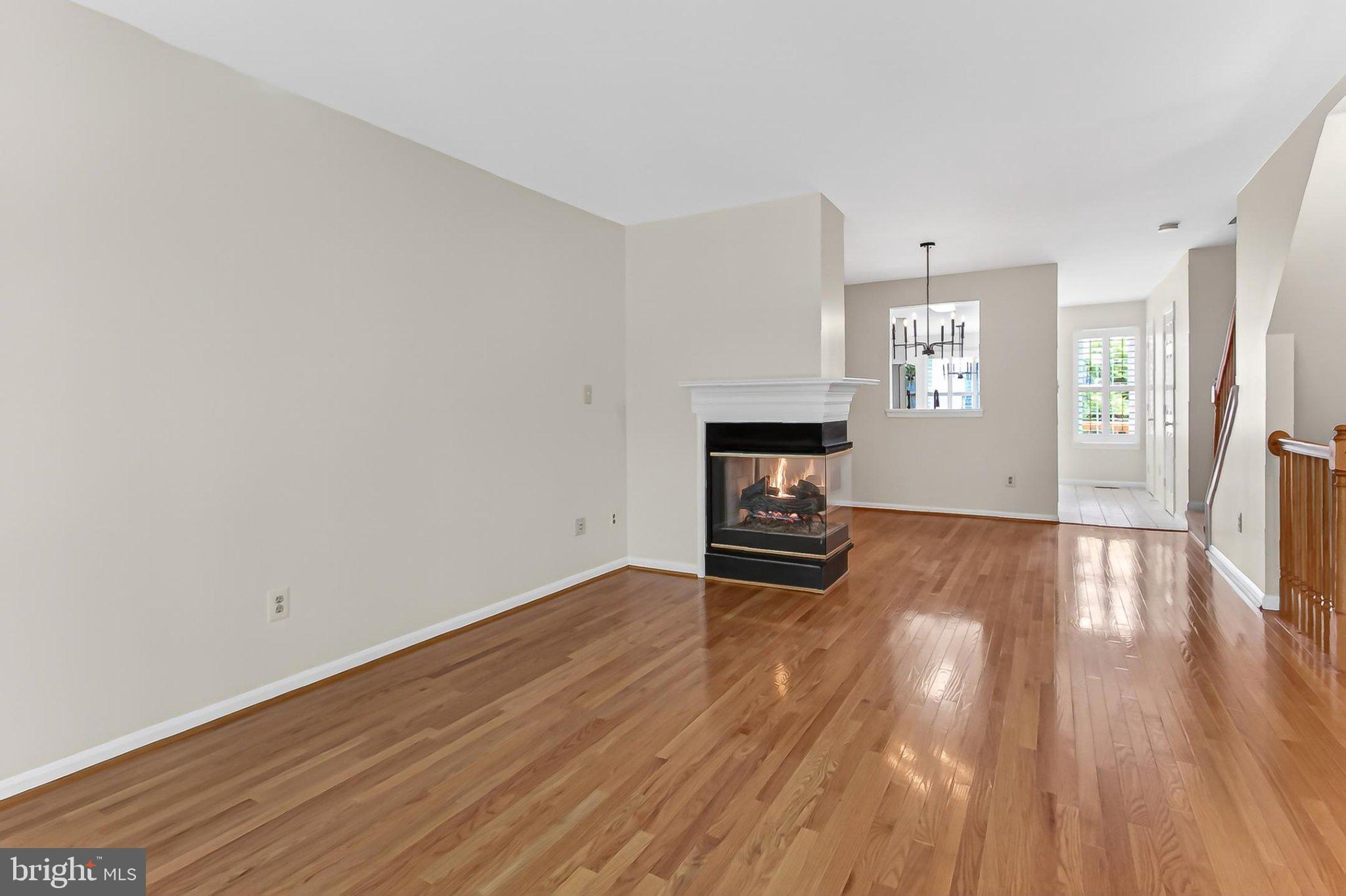 13157 Kidwell Field Road Herndon, VA 20171 - Photo 9 of 50 Spacious living area with elegant fireplace.