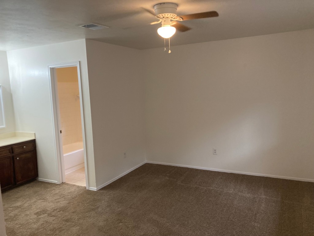 34 Green Bough Court The Woodlands, TX 77380 - Photo 12 of 22 Prime bedroom and bathroom