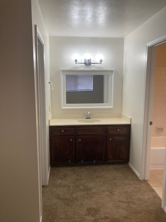 34 Green Bough Court The Woodlands, TX 77380 - Photo 14 of 22 Prime bathroom tub and toilet area