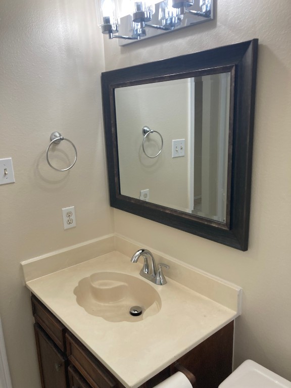 34 Green Bough Court The Woodlands, TX 77380 - Photo 20 of 22 Hall bath vanity