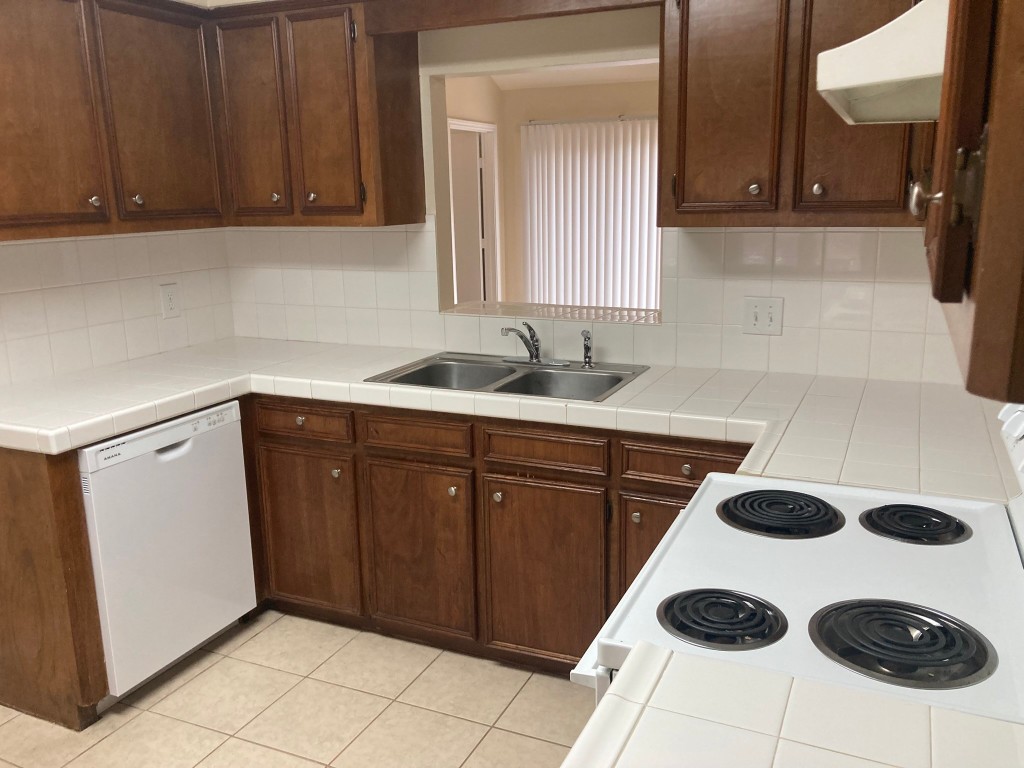34 Green Bough Court The Woodlands, TX 77380 - Photo 10 of 22 Kitchen