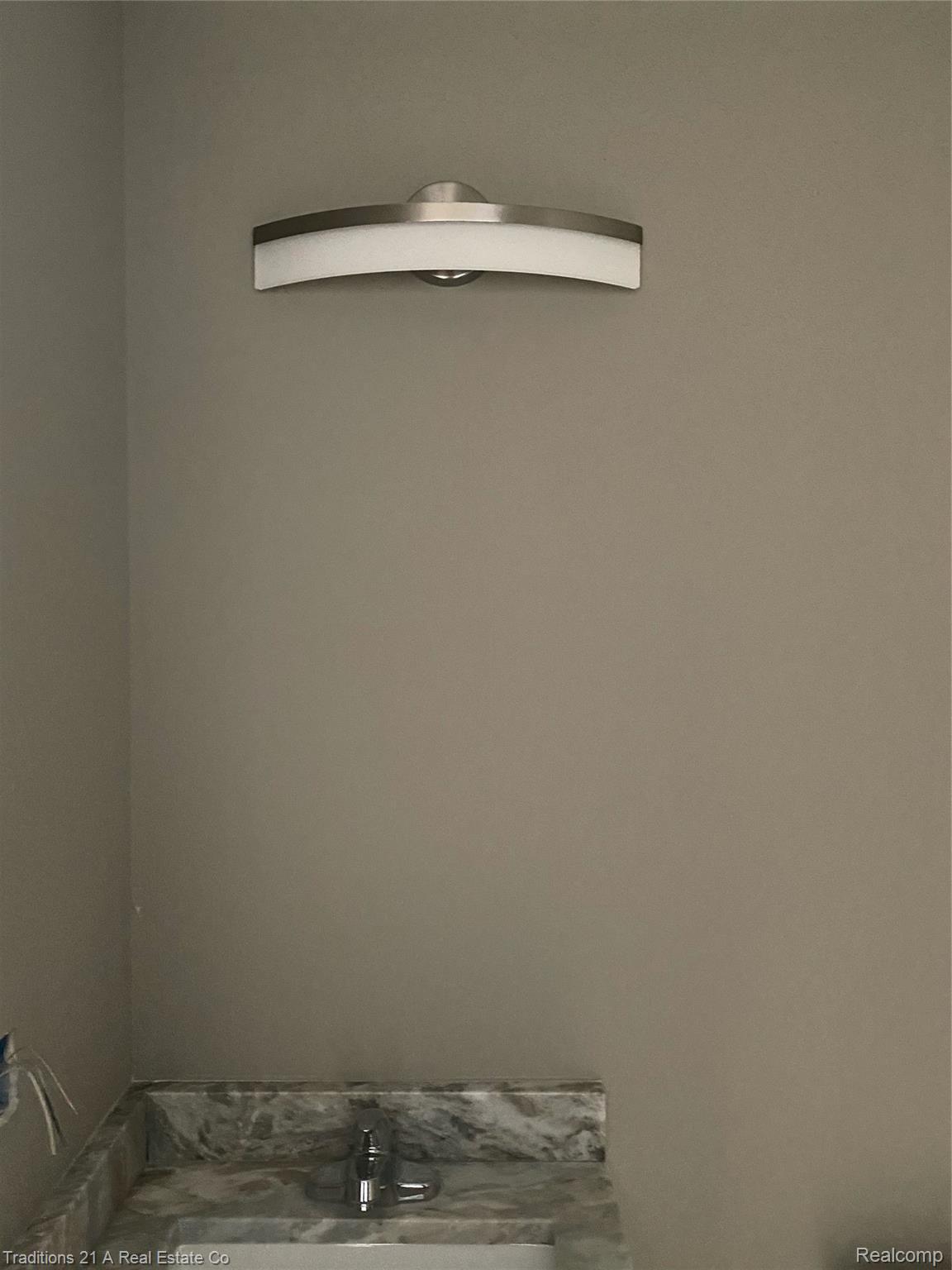6024 East 14 Mile Road Warren, MI 48092 - Photo 19 of 42 Light 2.jpeg