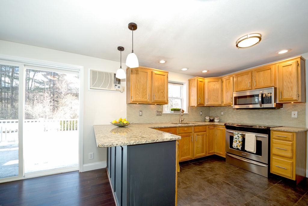8 Wright Road Derry, NH 03038 - Photo 3 of 29
