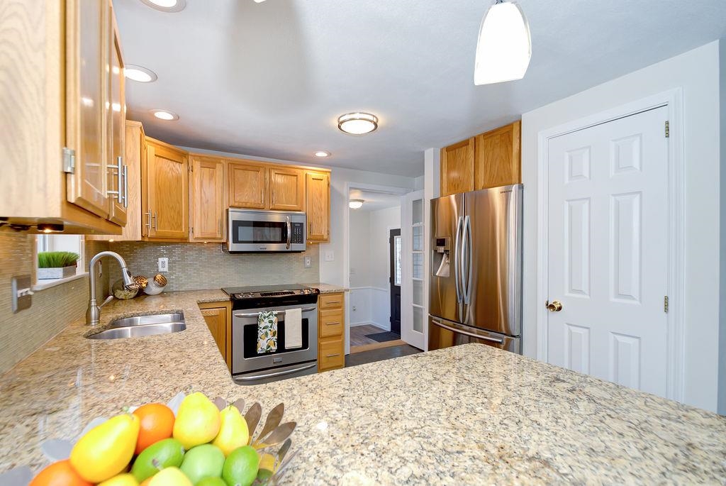 8 Wright Road Derry, NH 03038 - Photo 5 of 29