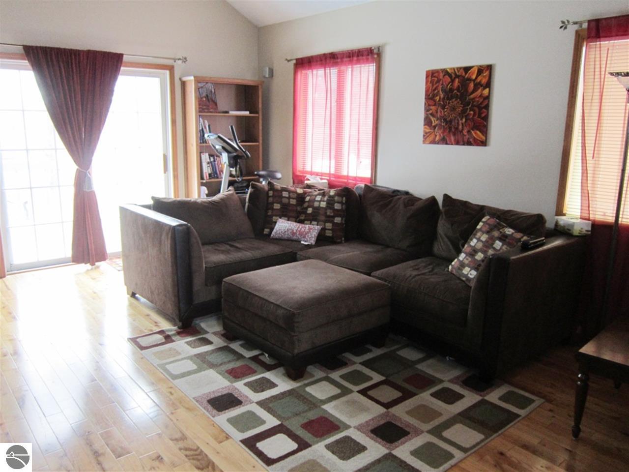 4210 Summerhill Road Traverse City, MI 49684 - Photo 5 of 20 1782045-4.JPG