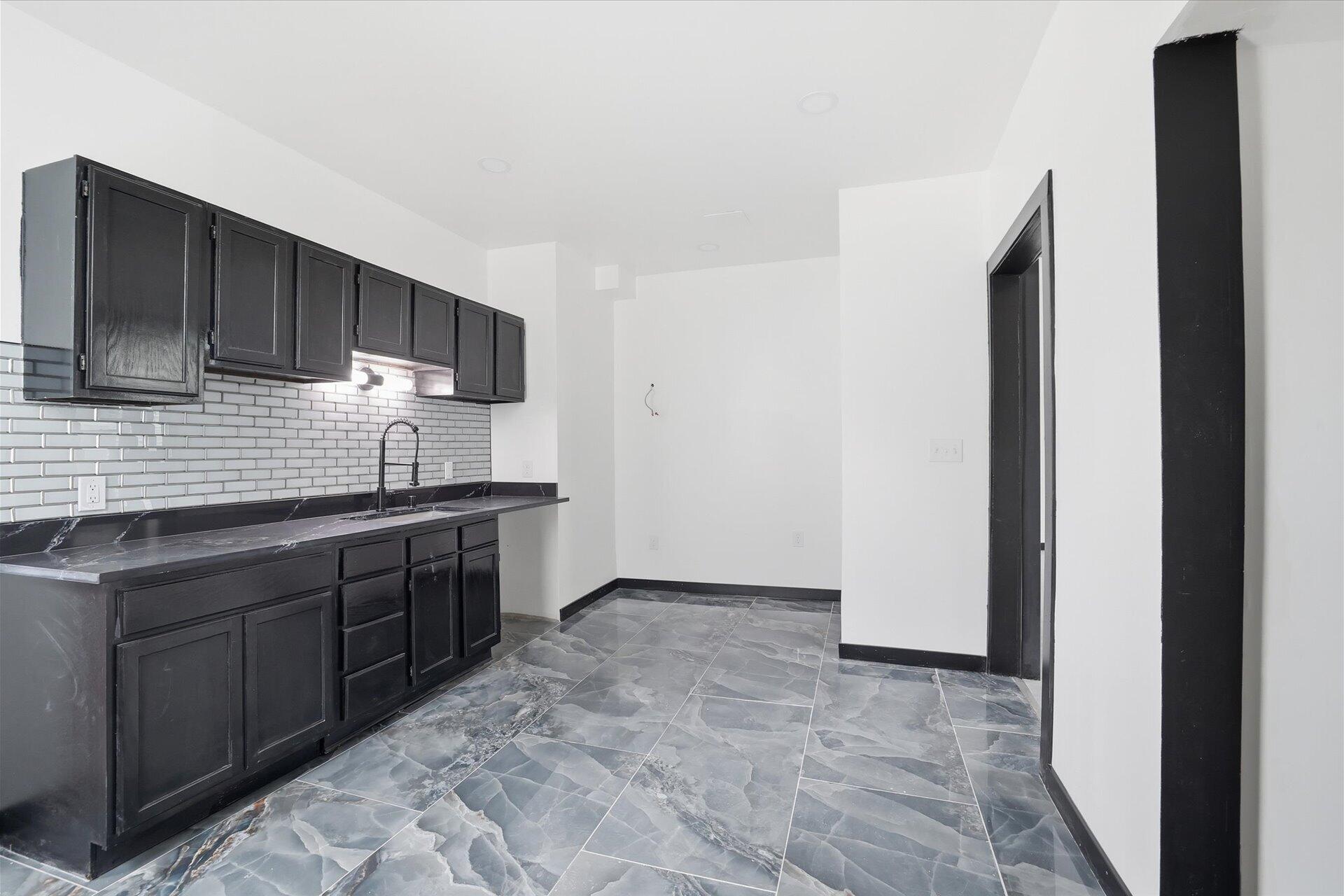 604 North 30th Street Milwaukee, WI 53208 - Photo 11 of 32 Kitchen