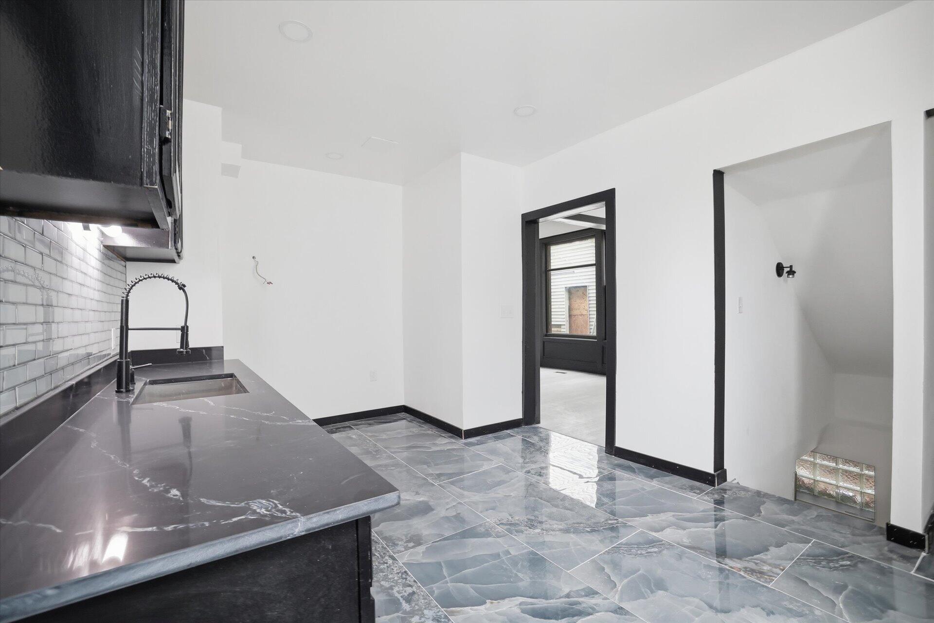 604 North 30th Street Milwaukee, WI 53208 - Photo 12 of 32 Kitchen