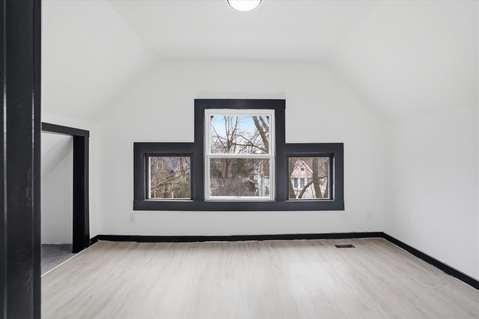 604 North 30th Street Milwaukee, WI 53208 - Photo 17 of 32 Bedroom 3