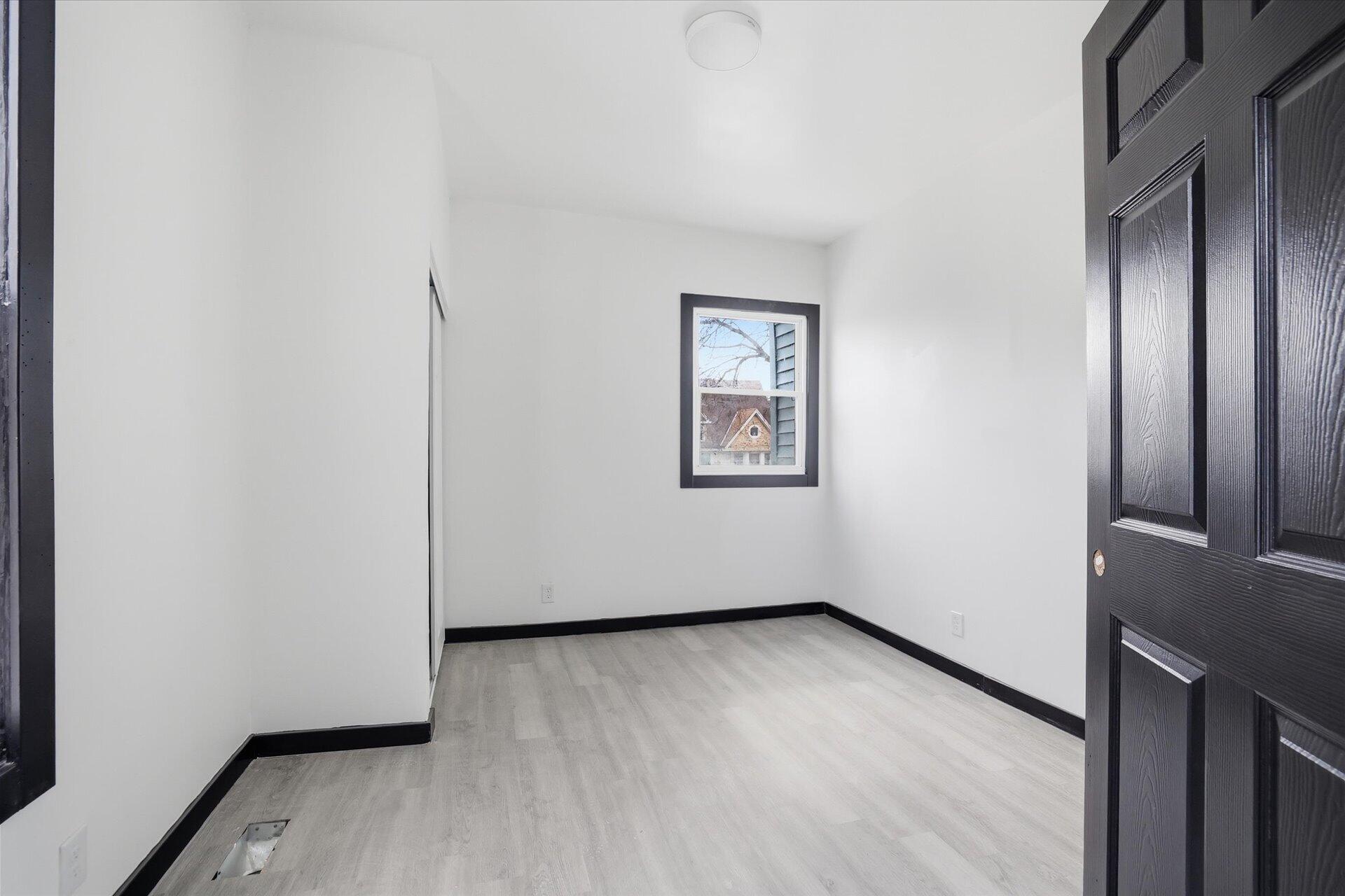 604 North 30th Street Milwaukee, WI 53208 - Photo 22 of 32 Bedroom 4