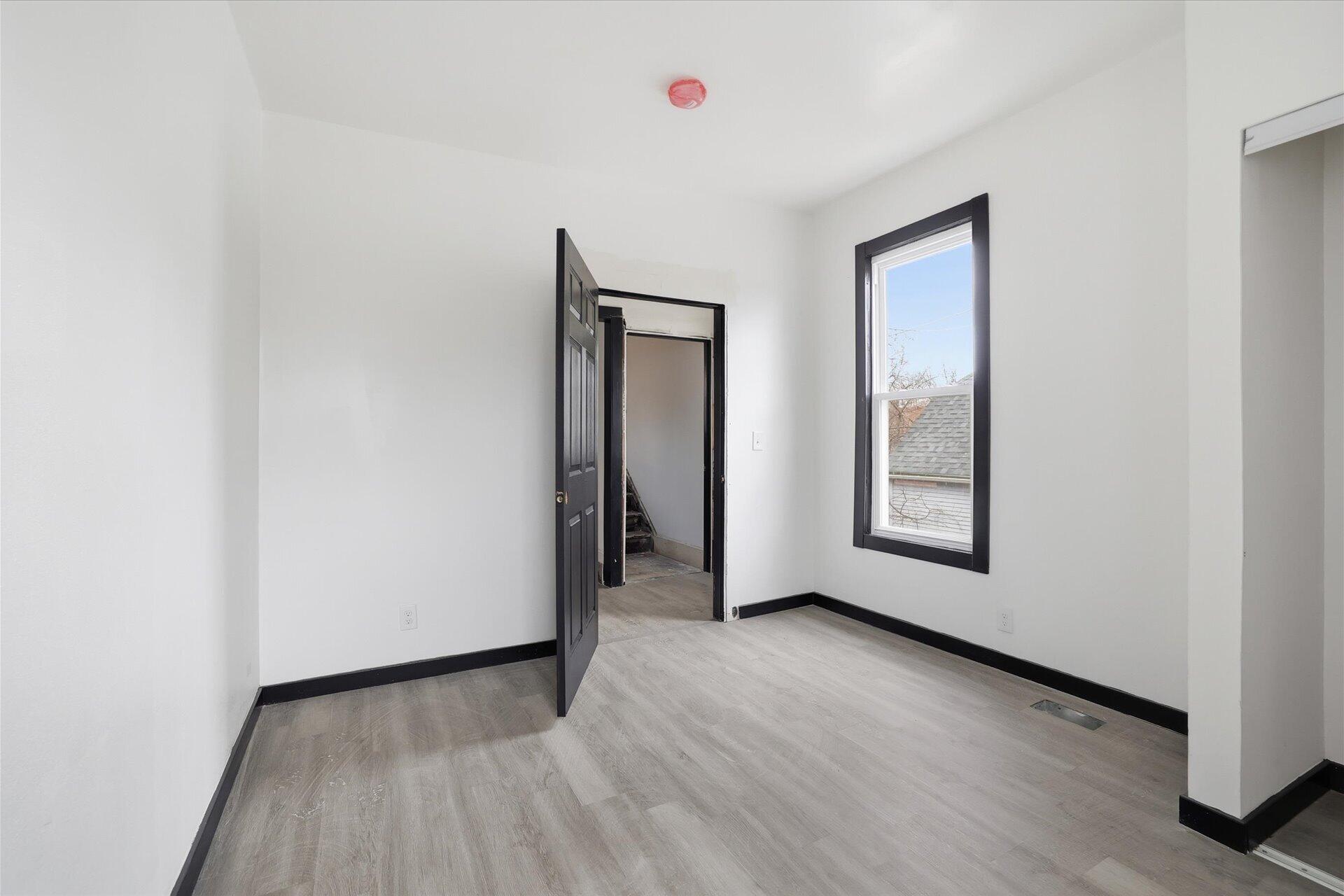 604 North 30th Street Milwaukee, WI 53208 - Photo 23 of 32 Bedroom 5