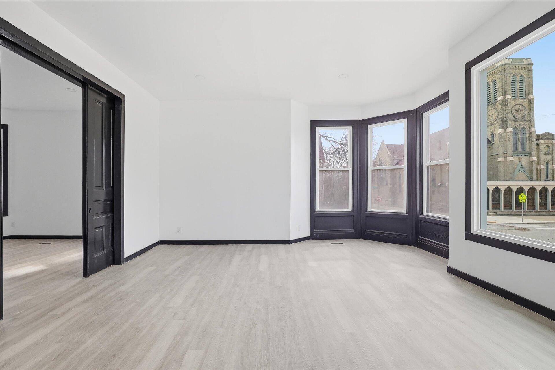 604 North 30th Street Milwaukee, WI 53208 - Photo 3 of 32 main living room