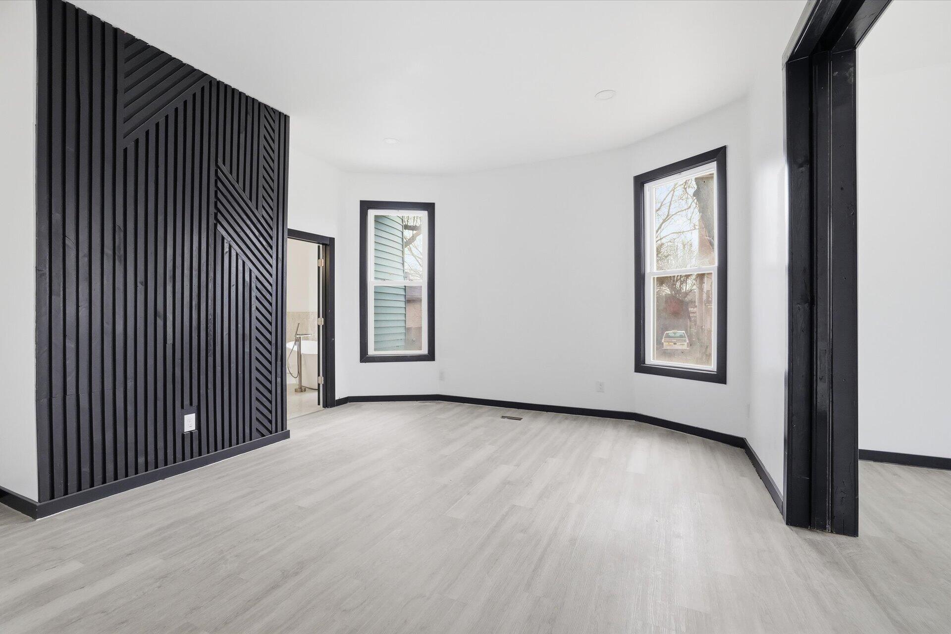 604 North 30th Street Milwaukee, WI 53208 - Photo 6 of 32 main floor family room