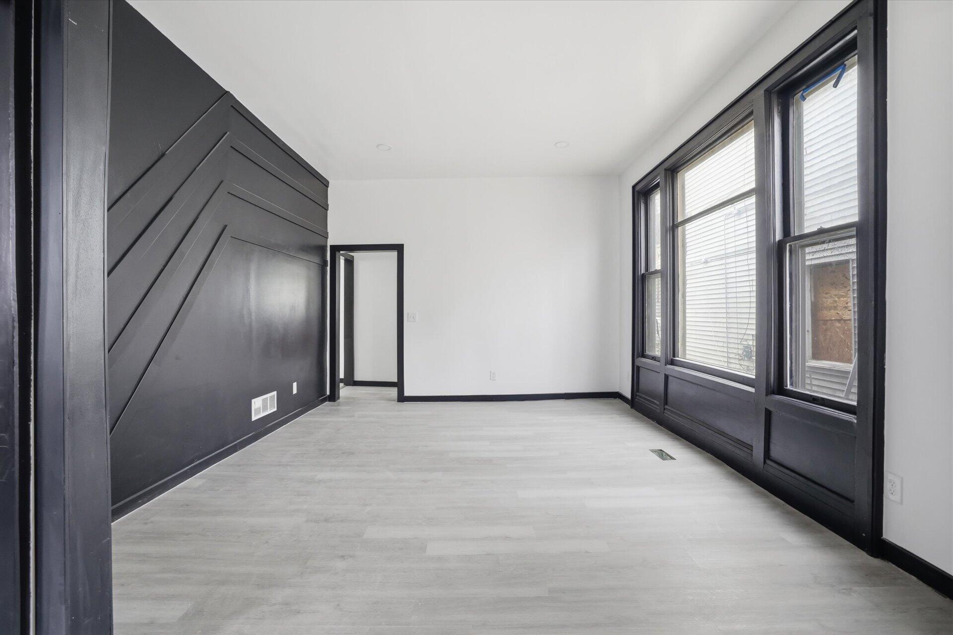 604 North 30th Street Milwaukee, WI 53208 - Photo 8 of 32 Dining Room