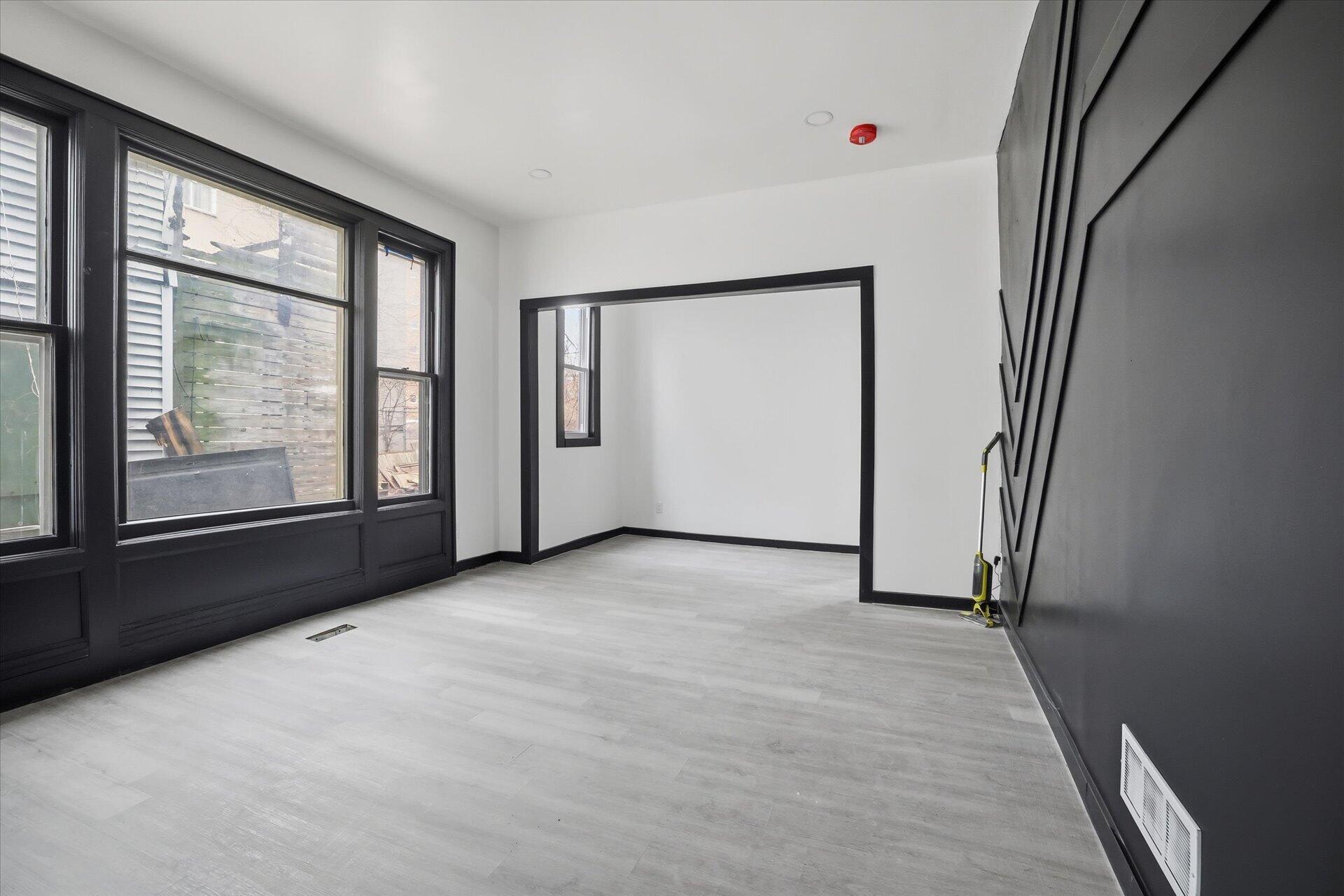 604 North 30th Street Milwaukee, WI 53208 - Photo 9 of 32 Dining Room