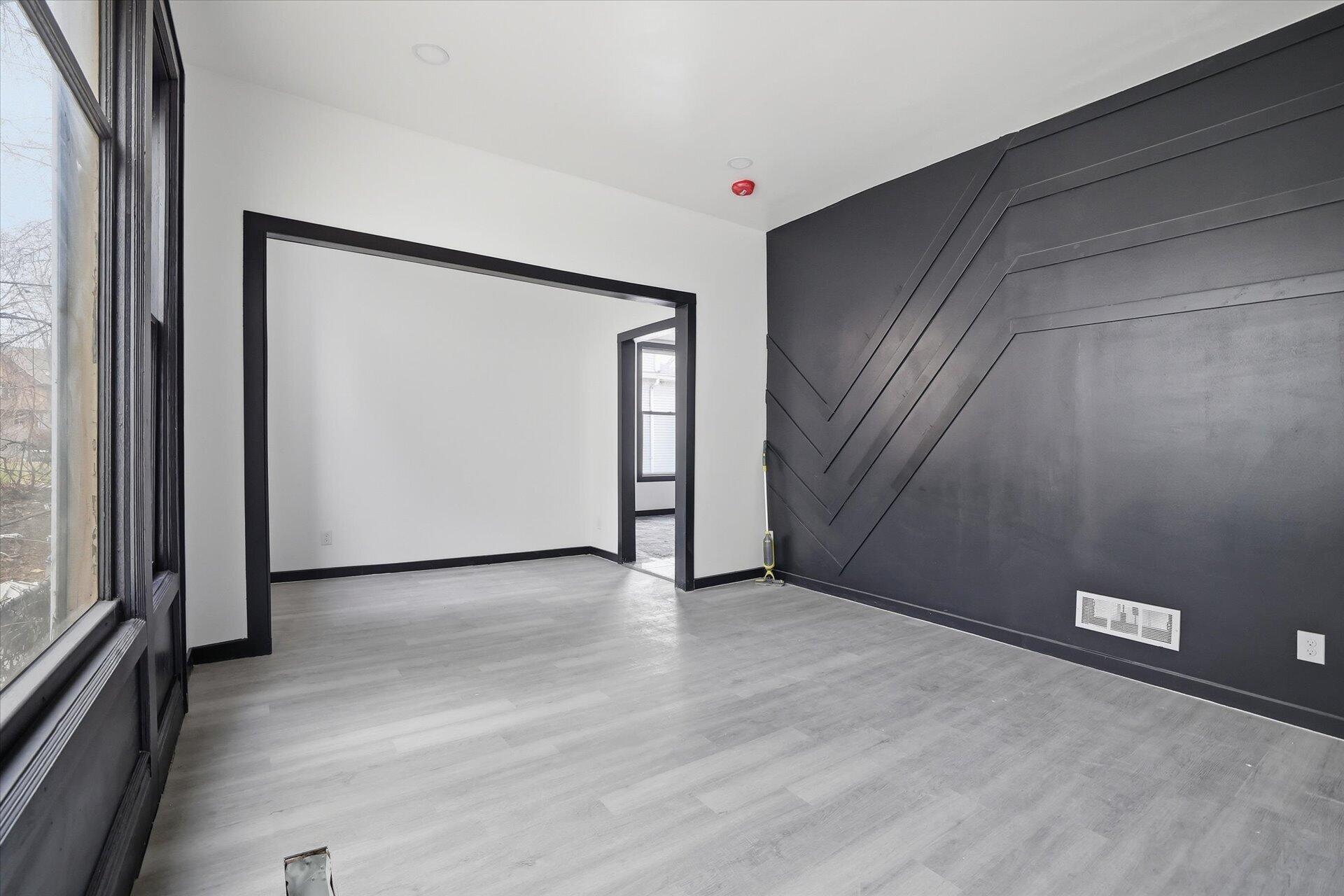 604 North 30th Street Milwaukee, WI 53208 - Photo 10 of 32 Dining Room