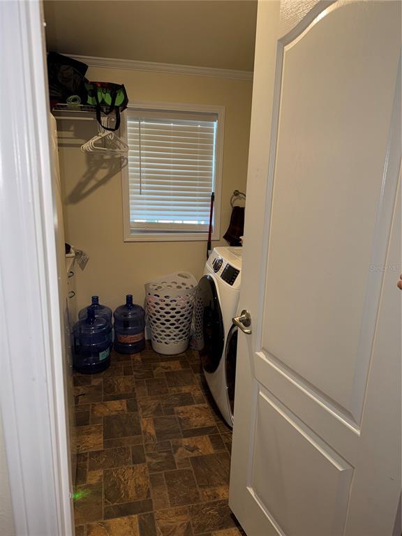 20732 South Grove Loop, Unit 630 Lutz, FL 33558 - Photo 21 of 28 a bathroom with a window