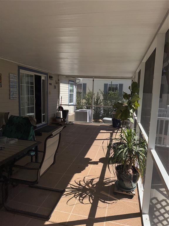 20732 South Grove Loop, Unit 630 Lutz, FL 33558 - Photo 23 of 28 a living room with furniture and a potted plant