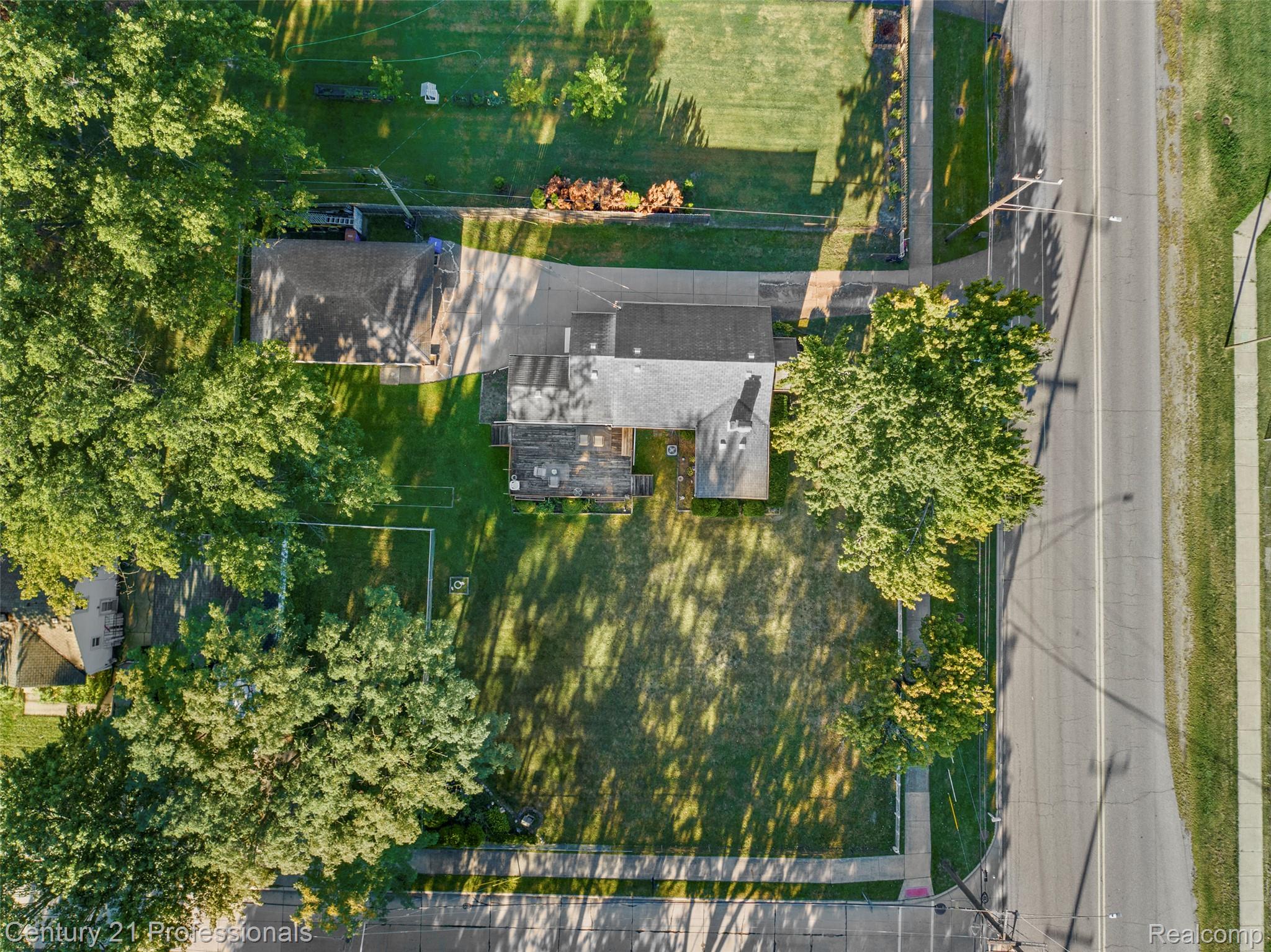 12178 Stephens Road Warren, MI 48089 - Photo 11 of 34 Drone / aerial view
