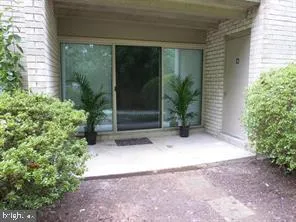 $1,925 | 5200 Crossfield Court, Unit 132, Rockville, MD 20852
