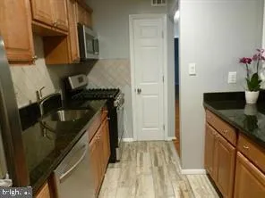 $1,925 | 5200 Crossfield Court, Unit 132, Rockville, MD 20852